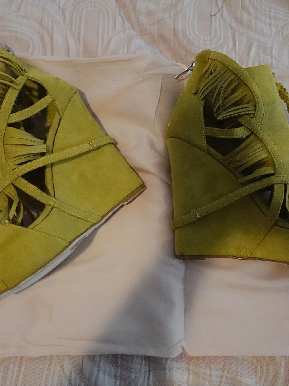 Azalea Wang Leontine Warm Olive Faux Suede Wedge Sandals Size 11